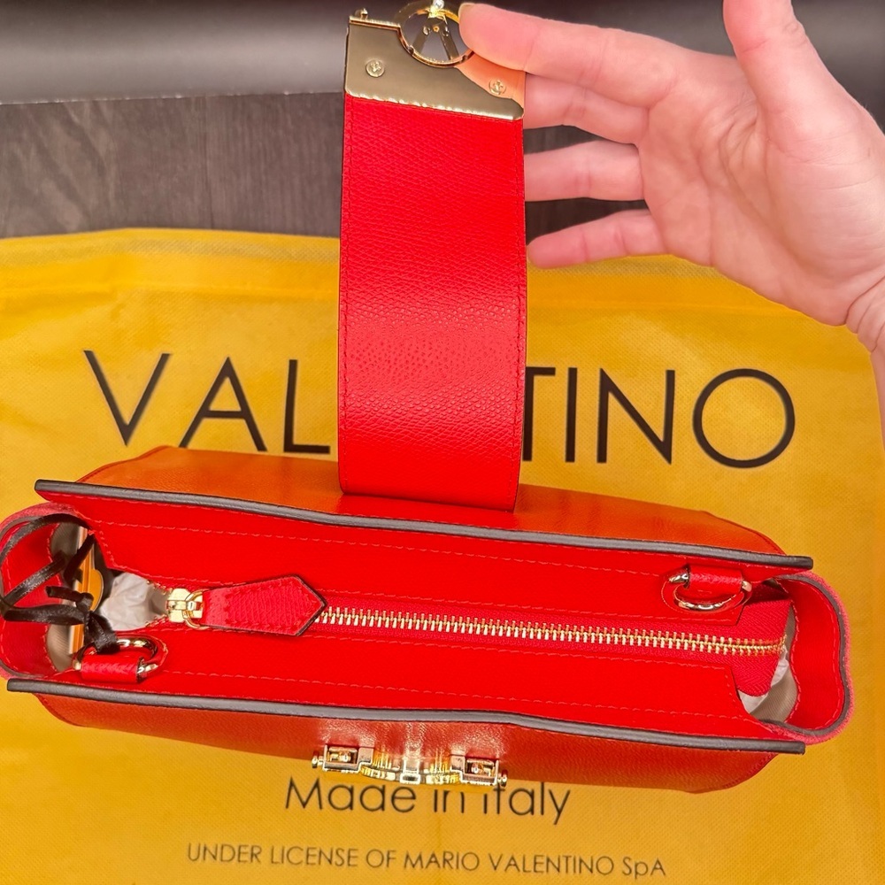 VALENTINO BY MARIO VALENTINO|PRICE FIRM💲
Red Kiki Leather Shoulder Bag-Pre-Loved - Picture 8 of 10